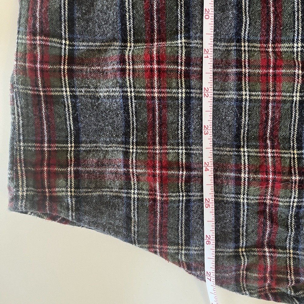 L.L. Bean Men's Size M Reg Flannel Gray Red Plaid 100% Cotton Button Up - Picture 7 of 7